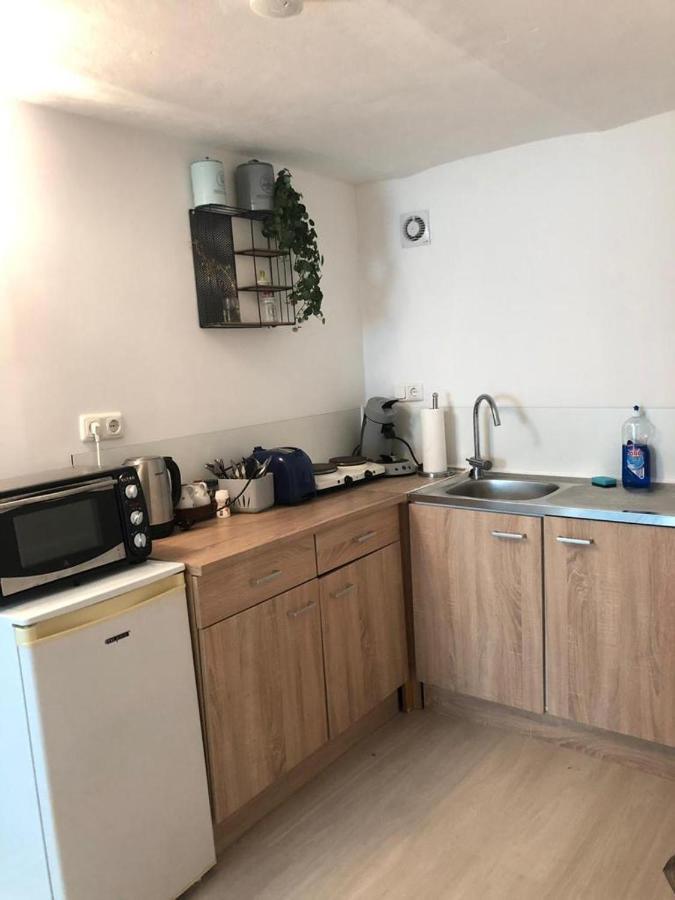 Bescheidene Untergeschoss Wohnung In Guter Lage. 科隆 外观 照片