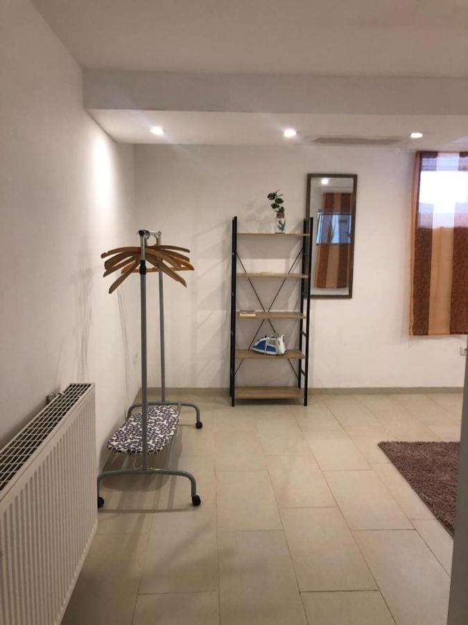 Bescheidene Untergeschoss Wohnung In Guter Lage. 科隆 外观 照片
